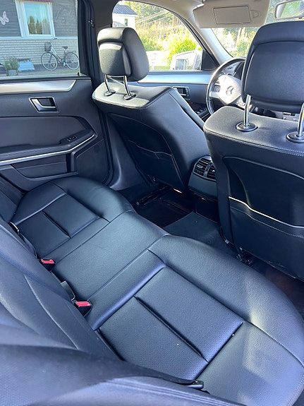Mercedes-Benz E220 4 of 4