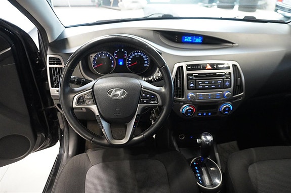 Hyundai i20 2 of 5