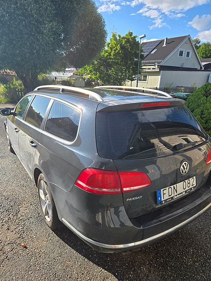 Volkswagen Passat 2 of 4