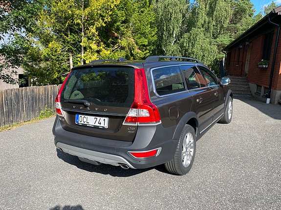 Volvo XC70 2 of 5