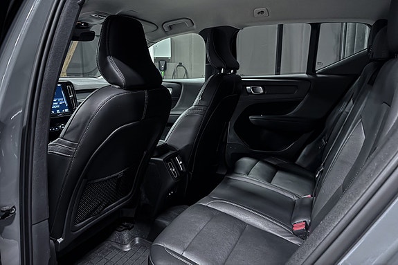 Volvo XC40 12 of 20