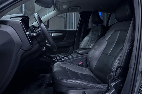 Volvo XC40 10 of 20