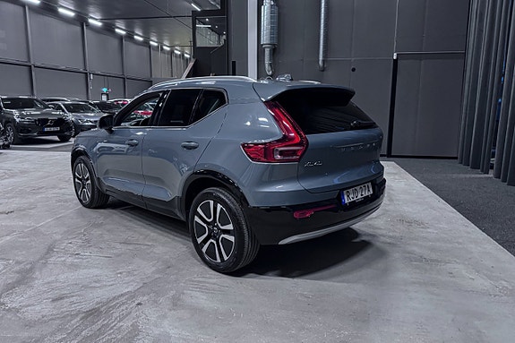 Volvo XC40 4 of 5