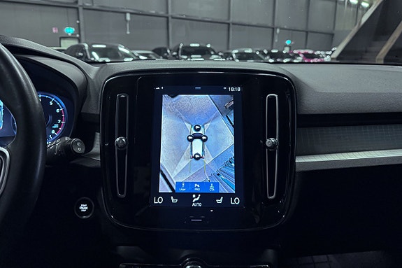 Volvo XC40 15 of 20