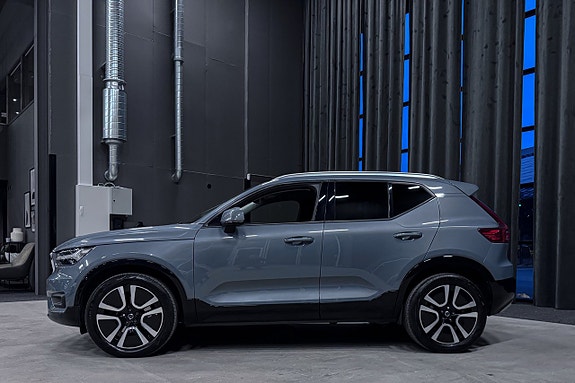 Volvo XC40 3 of 5