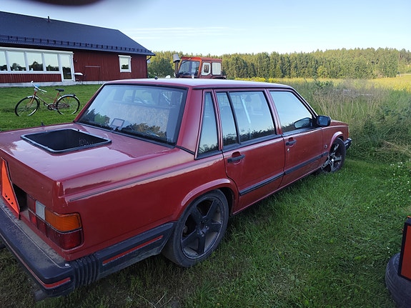 Volvo 740 2 of 4