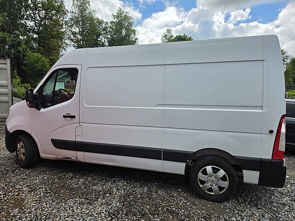 Nissan NV400 4 of 4