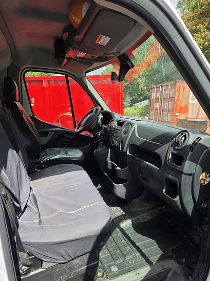 Nissan NV400 3 of 4