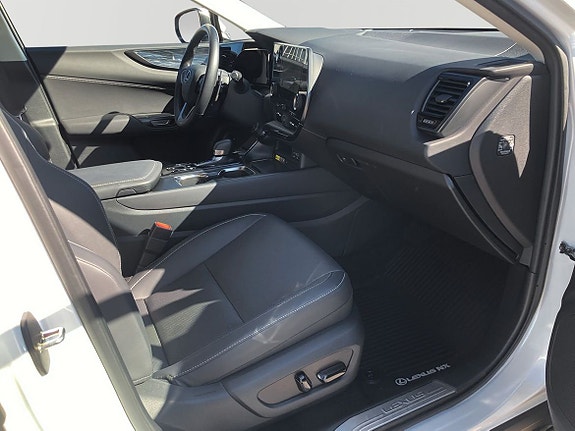 Lexus NX450h+ 6 of 10