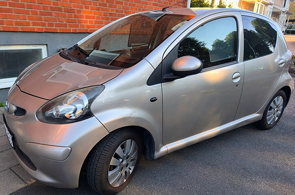 Toyota Aygo 2 of 5
