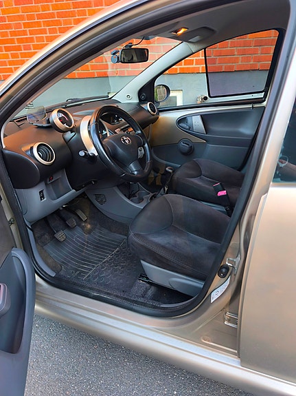 Toyota Aygo 8 of 9