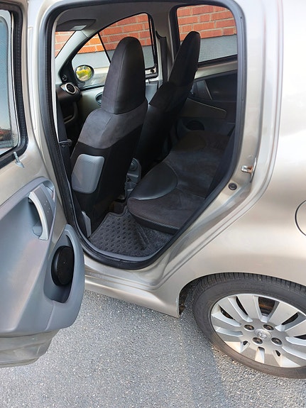 Toyota Aygo 6 of 9