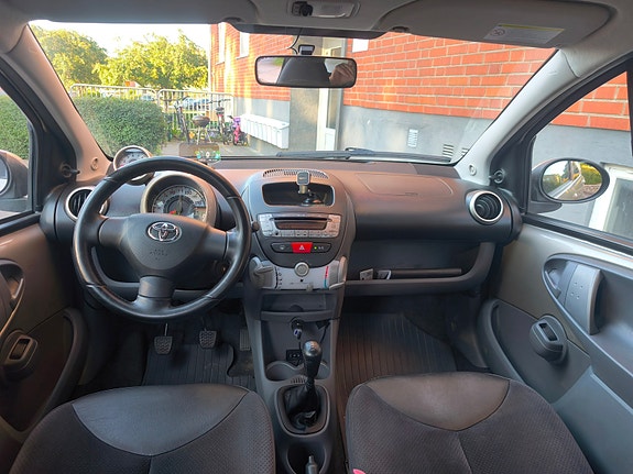 Toyota Aygo 7 of 9