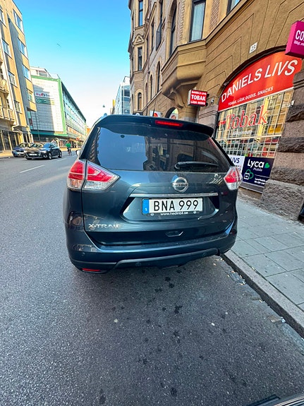 Nissan X-Trail 2 of 5