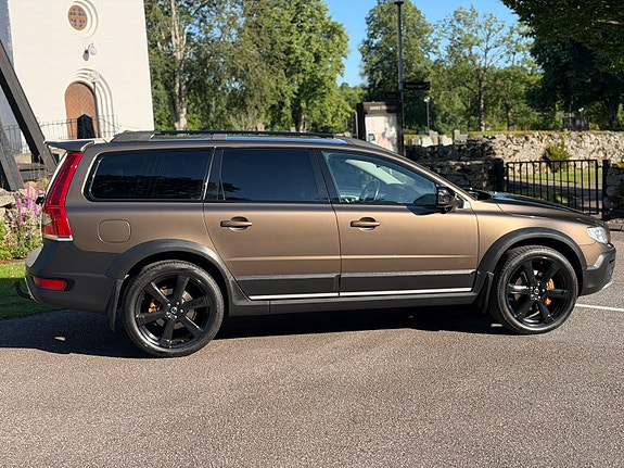 Volvo XC70 2 of 5