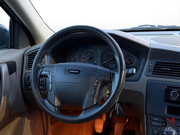 Volvo V70 13 of 16