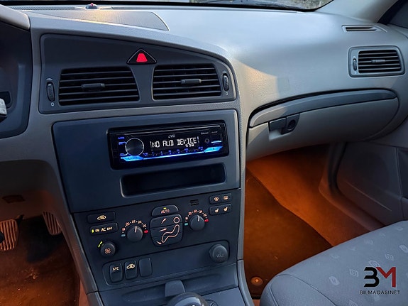 Volvo V70 14 of 16