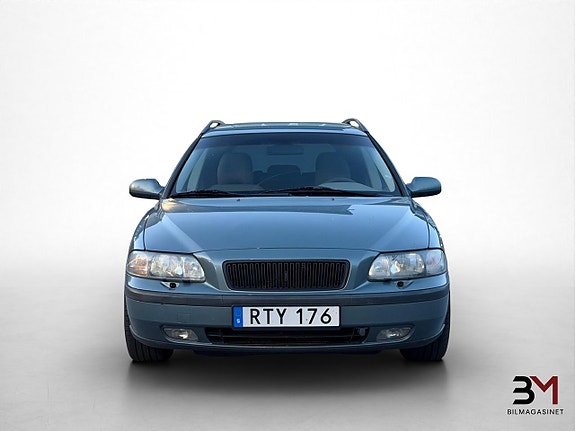 Volvo V70 2 of 16