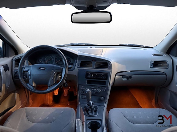 Volvo V70 12 of 16
