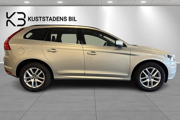 Volvo XC60 2 of 5