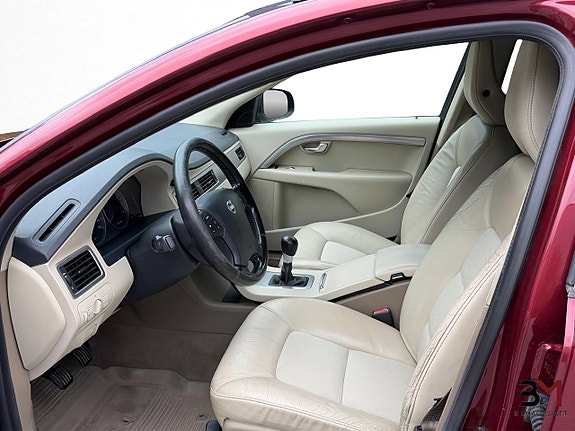 Volvo V70 9 of 17