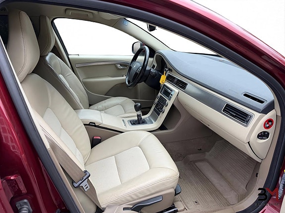 Volvo V70 10 of 17