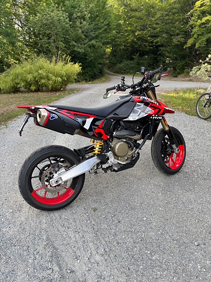 Ducati Hypermotard 698 4 of 5