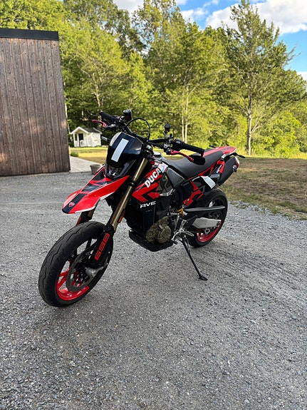 Ducati Hypermotard 698 3 of 5