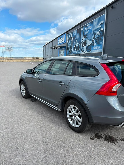 Volvo V60 Cross Country 3 of 5