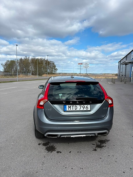 Volvo V60 Cross Country 4 of 5