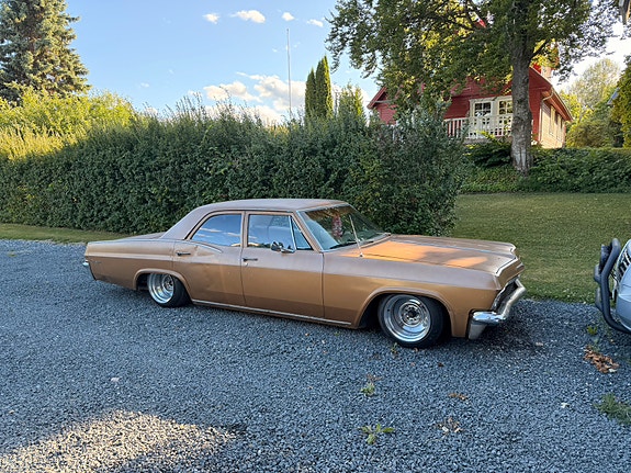 Chevrolet Biscayne 2 of 5
