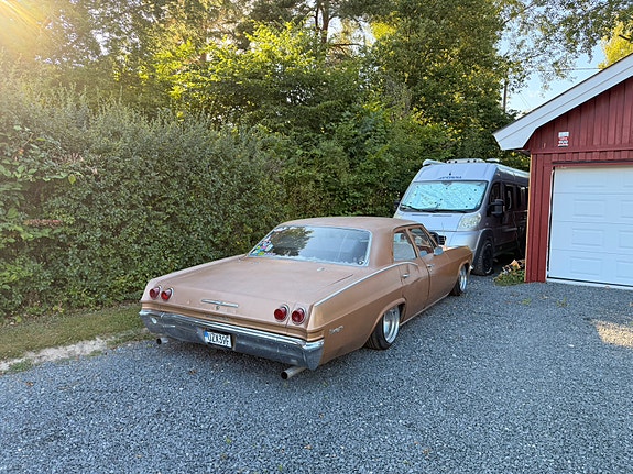 Chevrolet Biscayne 3 of 5