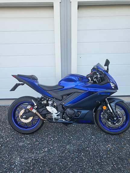 Yamaha YZF-R3 2 of 8