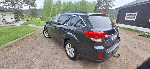 Subaru Outback 2 of 5