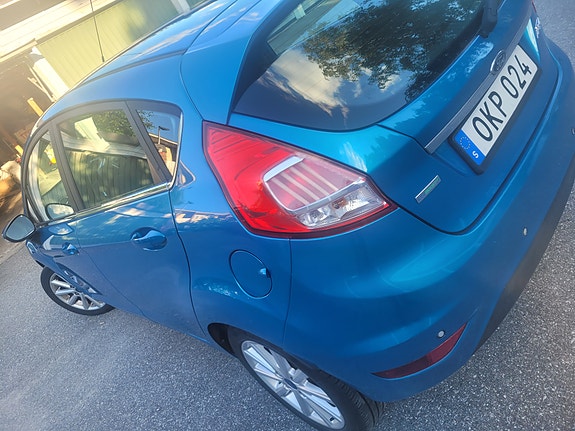 Ford Fiesta 4 of 5