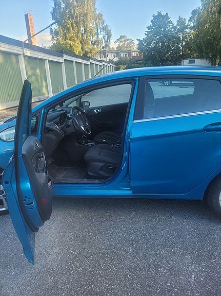 Ford Fiesta 3 of 5