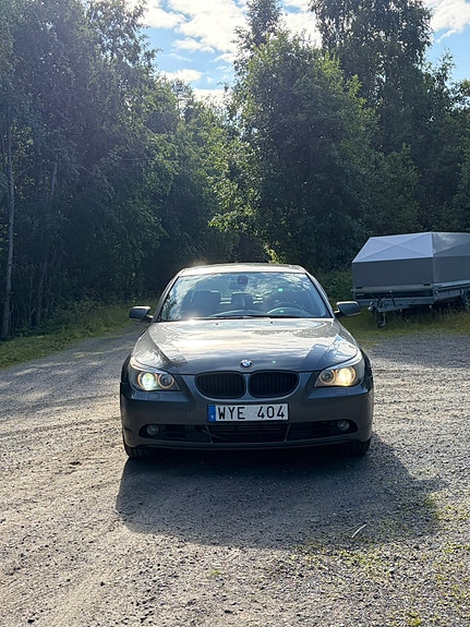 BMW 530i 2 of 5