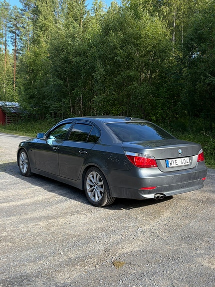 BMW 530i 4 of 5