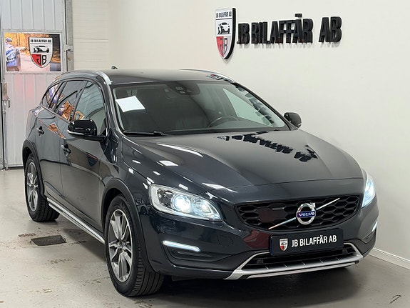 Volvo V60 Cross Country 3 of 5