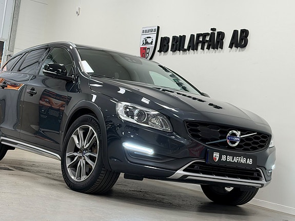 Volvo V60 Cross Country 4 of 5