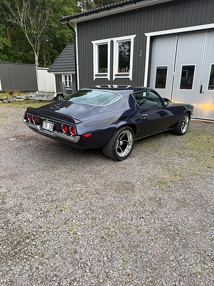Chevrolet Camaro 2 of 5