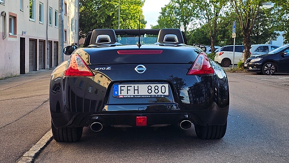 Nissan 370z 4 of 5