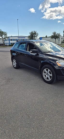 Volvo XC60 2 of 5