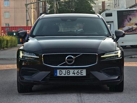 Volvo V60 2 of 5