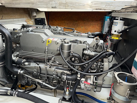 Fjord 900 Dolphin HT med ”ny” Yanmar 315 HK, 150 timmar 20 of 21