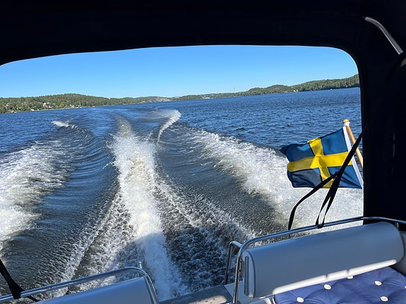 Fjord 900 Dolphin med ”ny” Yanmar 315 HK, 150 timmar 4 of 5