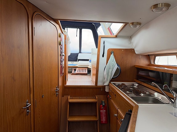 Fjord 900 Dolphin HT med ”ny” Yanmar 315 HK, 150 timmar 11 of 21