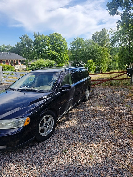 Volvo V70 3 of 7