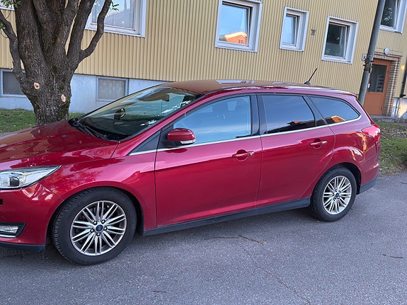 Ford Focus 2 of 8