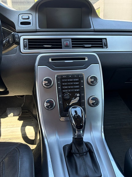 Volvo V70 4 of 5